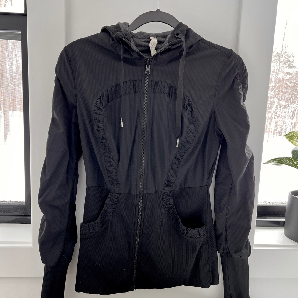 Lululemon Define Black Slim Fit Hoodie/Jacket w/Thumb holes- Size 8